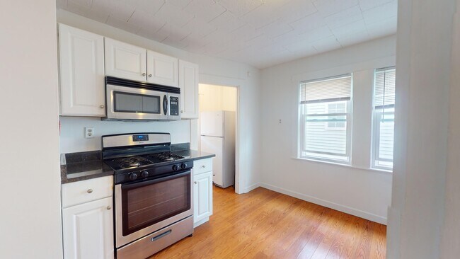 Building Photo - 52 Linwood St