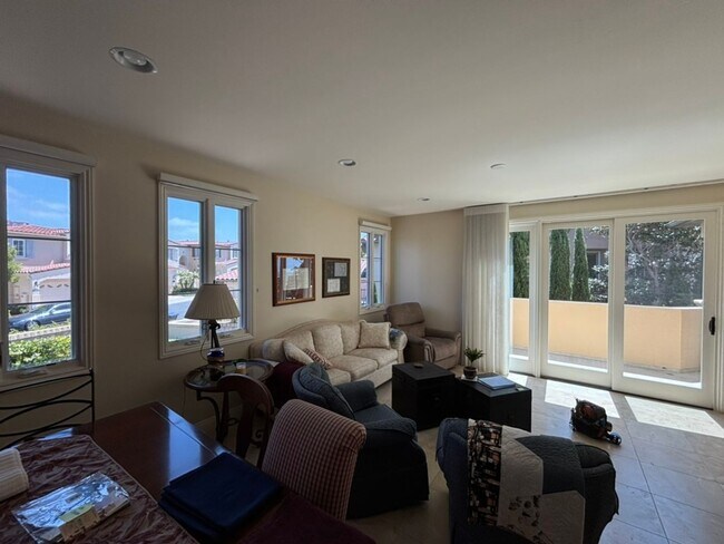 Building Photo - Beautiful 3BD 3.5BA House in La Jolla