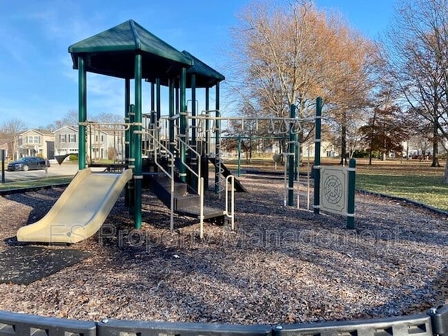 Building Photo - 10264 Cumberland Pointe Blvd