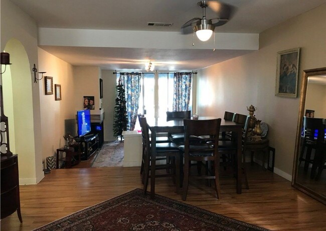 Building Photo - Lovely 2 bed / 1 bath condo within Wilming...