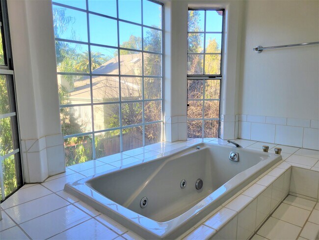 Master Bath - 19250 W Oxnard St