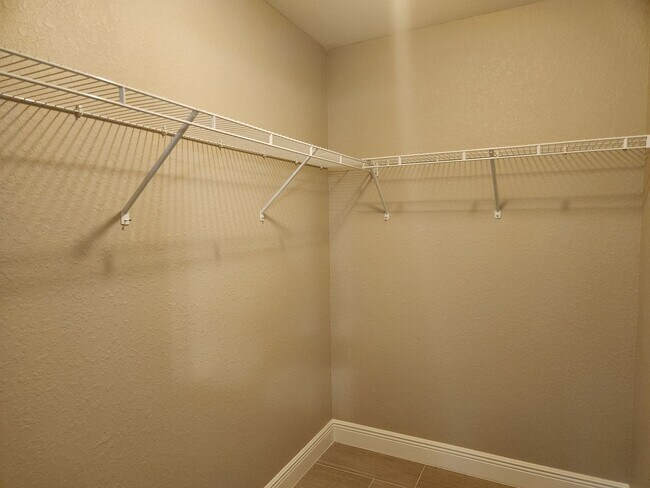 Building Photo - Duplex for rent