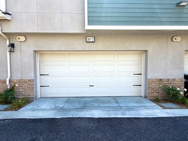 Building Photo - Charming 3bed 2.5 bath Simi Valley Home
