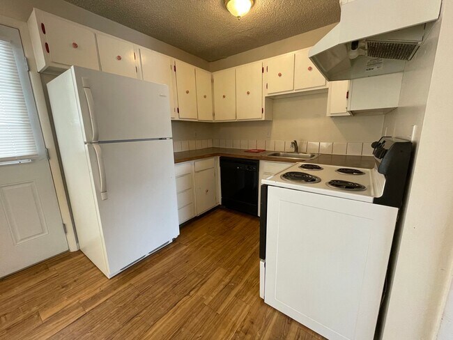 Building Photo - 736 37th Ave