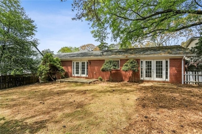 Building Photo - 2581 Sharondale Dr NE