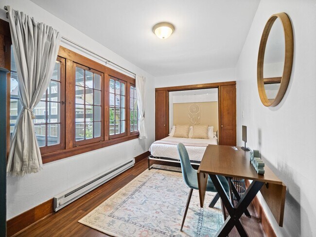 Building Photo - Charming Furnished 2BR Bungalow in Rockwood