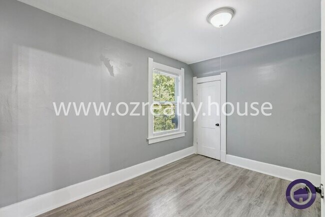 Building Photo - 1624 Macomber St