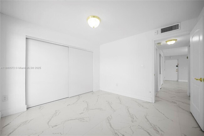 Building Photo - 7105 Miami Lakes Dr