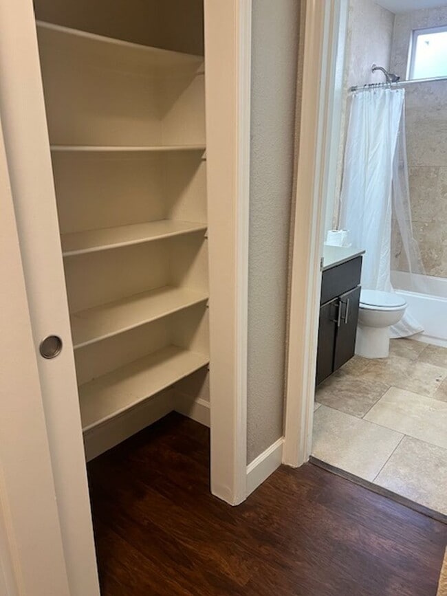 Building Photo - BEAUTIFUL 1 BEDROOM X1 BATHROOM CONDO!!! NOW LEASING!!!