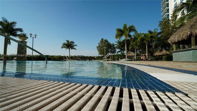 Building Photo - 2641 N Flamingo Rd