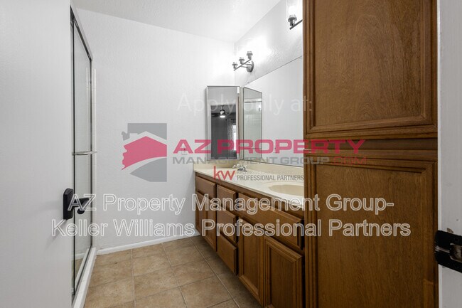 Building Photo - 938 E Villa Maria Dr