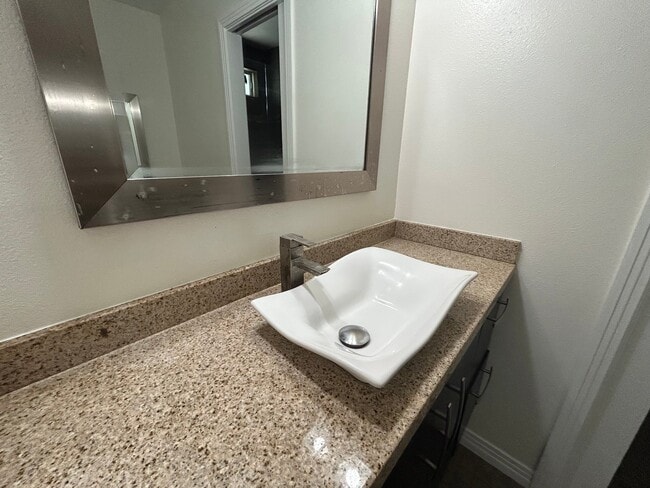 Building Photo - 4672 Elben Dr