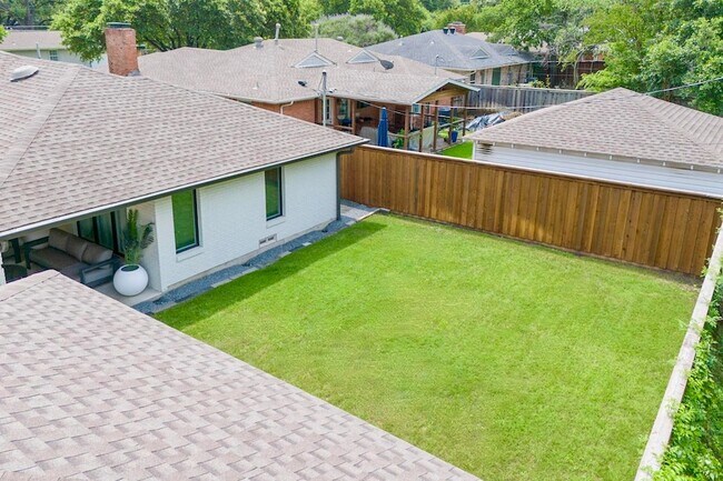 Building Photo - 4423 Springside Ln