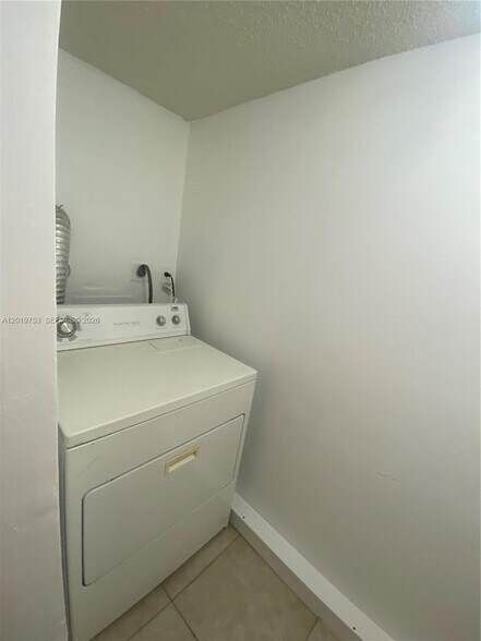 Building Photo - 3410 Foxcroft Rd