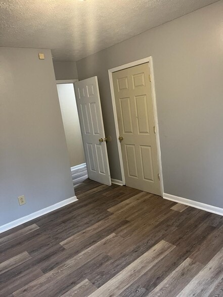 Building Photo - 1722 Shiloh Dr