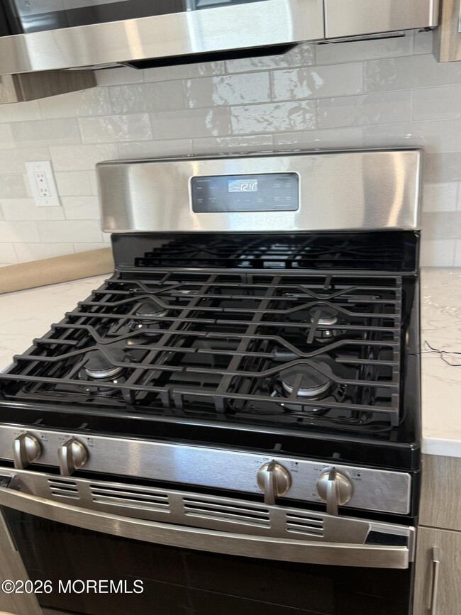 Building Photo - 474 Monmouth Rd