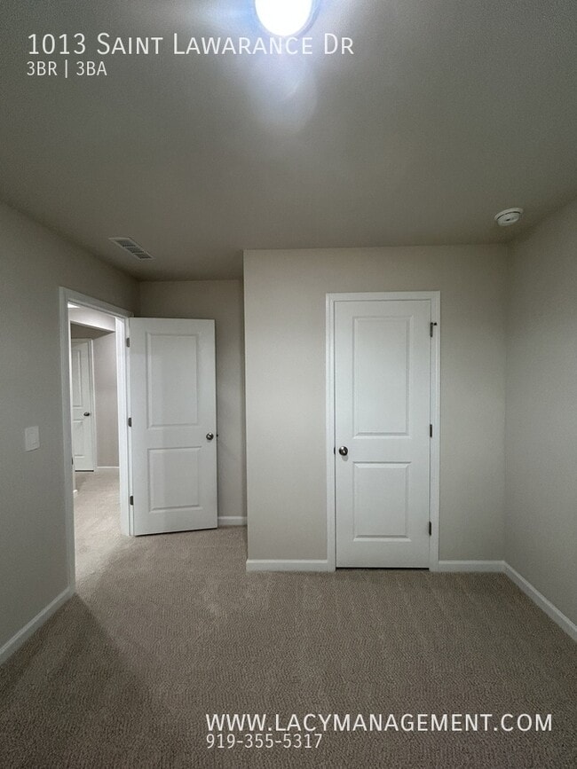 Building Photo - 1013 St Lawrence Dr