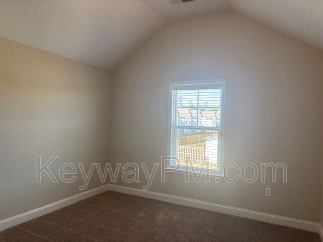 Building Photo - 541 Yuma Ln