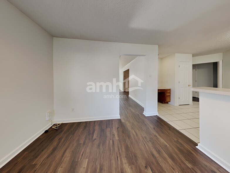 Building Photo - 1466 Far Dr
