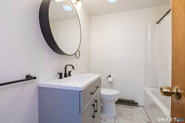 Building Photo - 17 Howard St