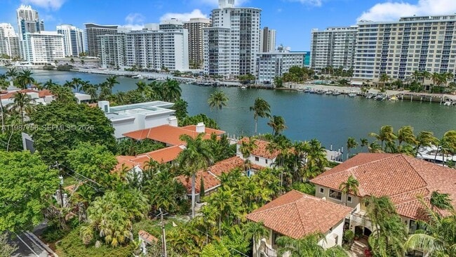 Building Photo - 5661 Pine Tree Dr