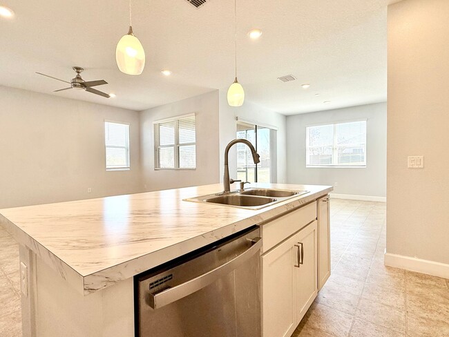 Building Photo - Lifestyle upgrade: Sleek 3Bedrooms/2Baths home in Leesburg’s Seasons at Hillside!