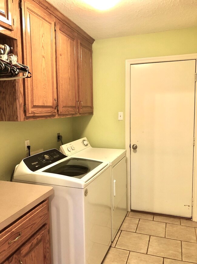 Building Photo - 106 Stony Point Ct