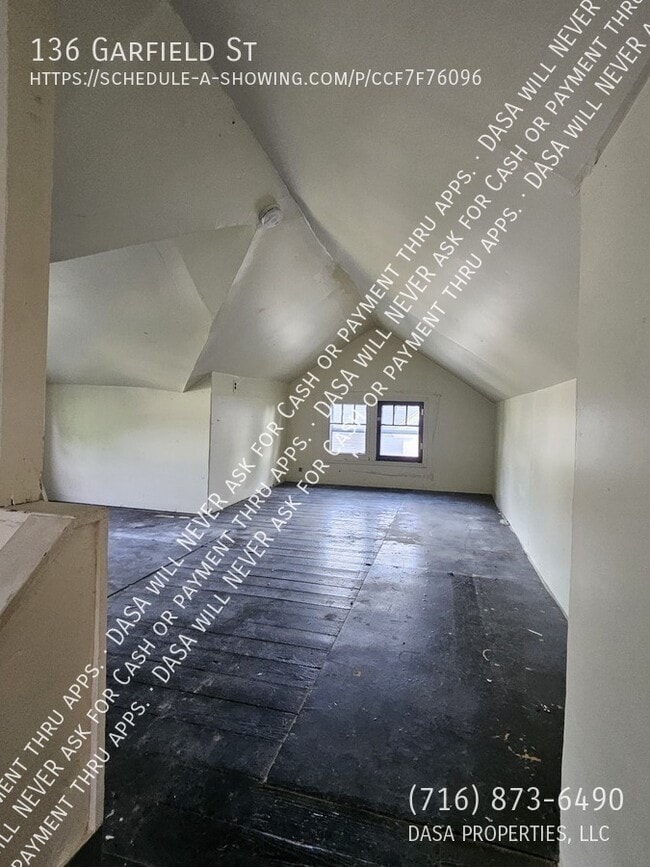 Building Photo - 136 Garfield St