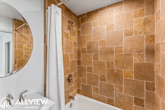 Building Photo - OCEAN VIEWS! Renovated 2 Bed, 2.5 Bath Townhome in San Clemente!