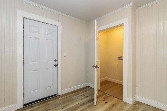 Building Photo - 1312 Vernon Pl