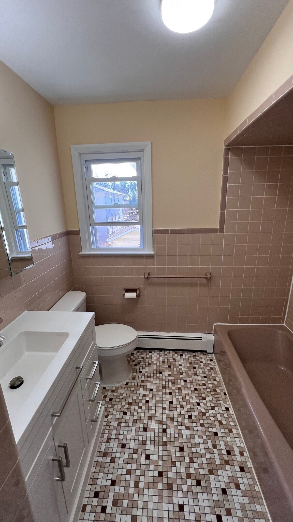 Building Photo - 372 Gilbert Ave