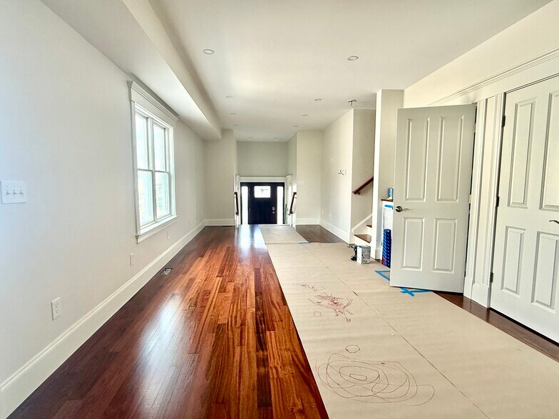 Building Photo - 100 Dartmouth St