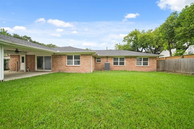 Building Photo - 4427 Sarong Dr