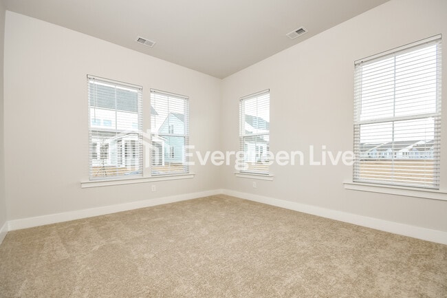 Building Photo - 132 Bloomsbury St