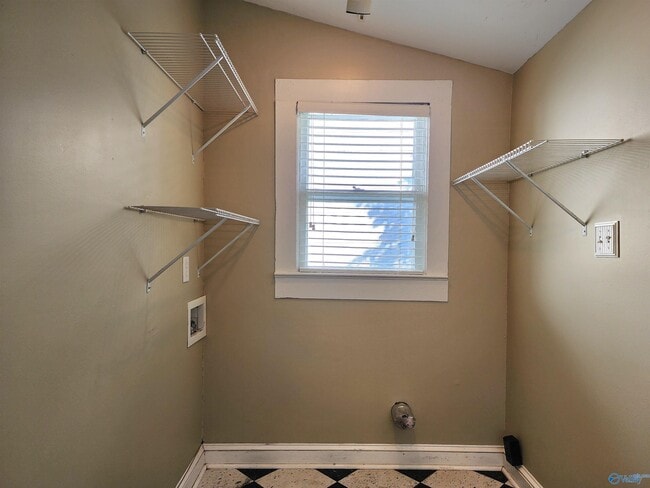 Building Photo - 1214 Pratt Ave NE