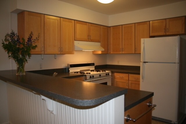 Full Kitchen with DW - 2935 N Charles St