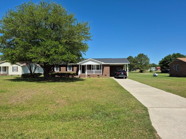 Primary Photo - Recently Remodeled 3 Bedroom, 2 bath house.