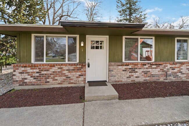 Primary Photo - 723 W York Ave