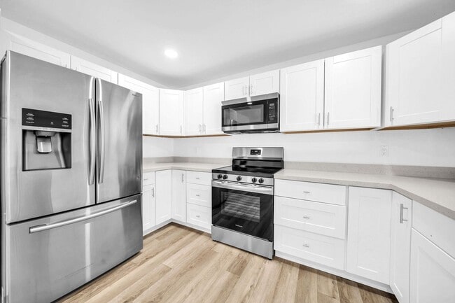 Building Photo - 3330 E Gelding Dr