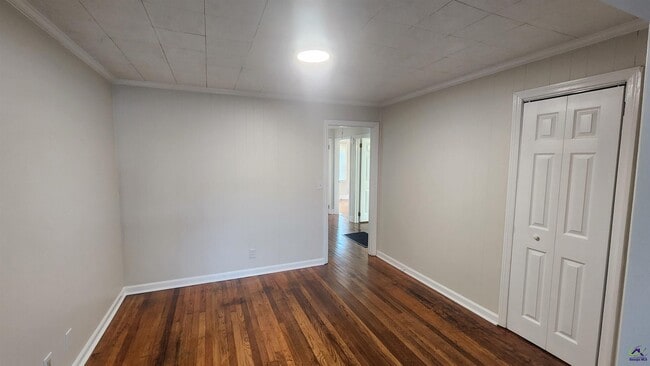 Building Photo - 1211 Sunset Ave