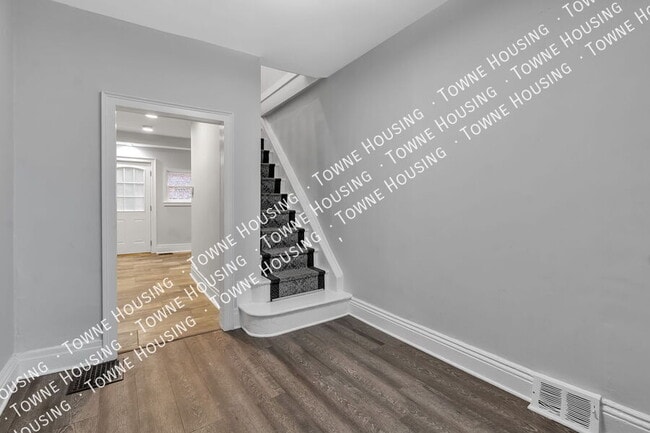 Building Photo - 105 Mariner St