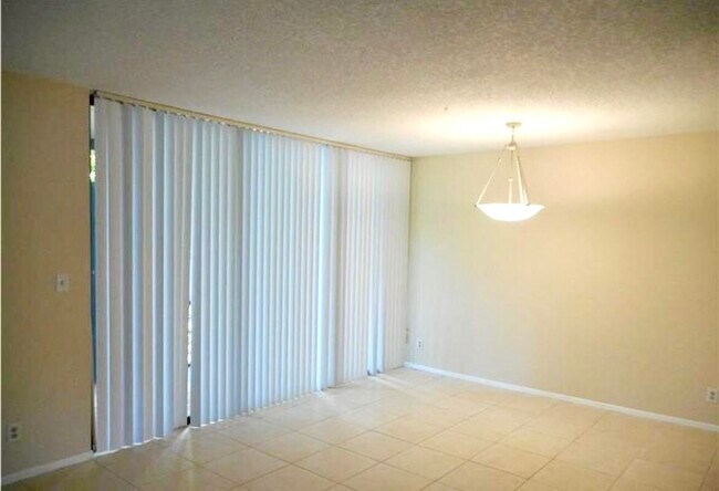 Building Photo - 1403 Bridgewood Dr