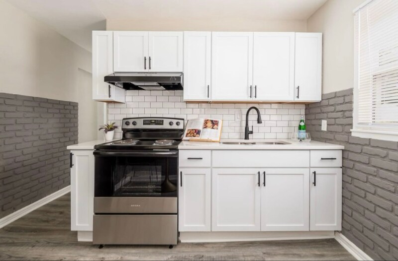 Building Photo - 1855 Jermain Dr