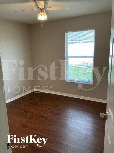Building Photo - 4853 Crabapple Ave
