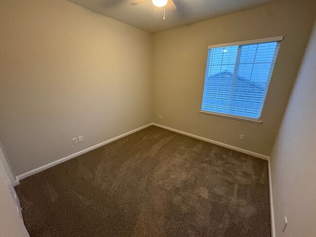 Building Photo - Gorgeous 5 Bedroom, 3.5 Bath Mountain House Home