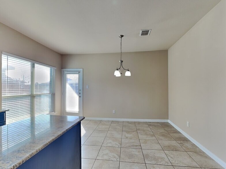 Building Photo - 611 Jennie Marie Cir