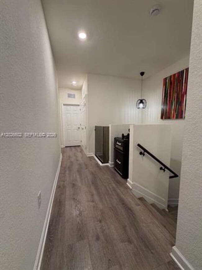 Building Photo - 3332 W 108th St
