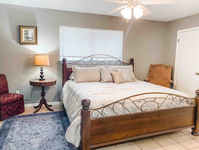 Building Photo - 6614 Long Meadow Dr