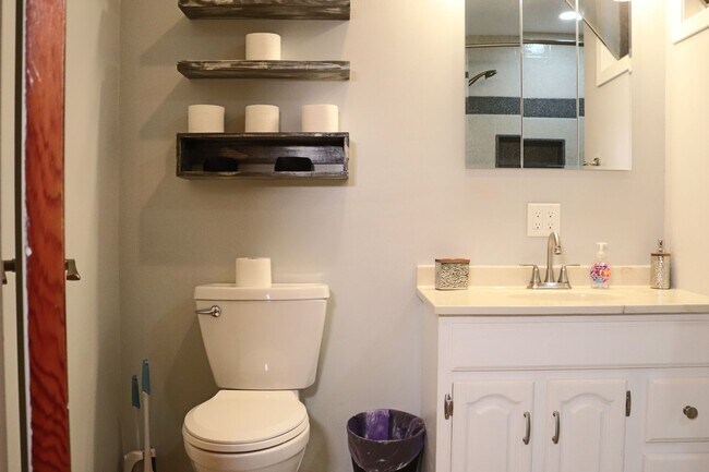 Building Photo - Comfy & Chic Council Bluffs Retreat - 2BR 1B