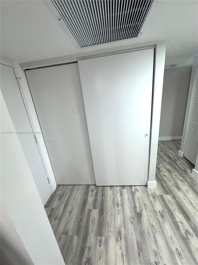 Building Photo - 1 bedroom in Hallandale FL 33009